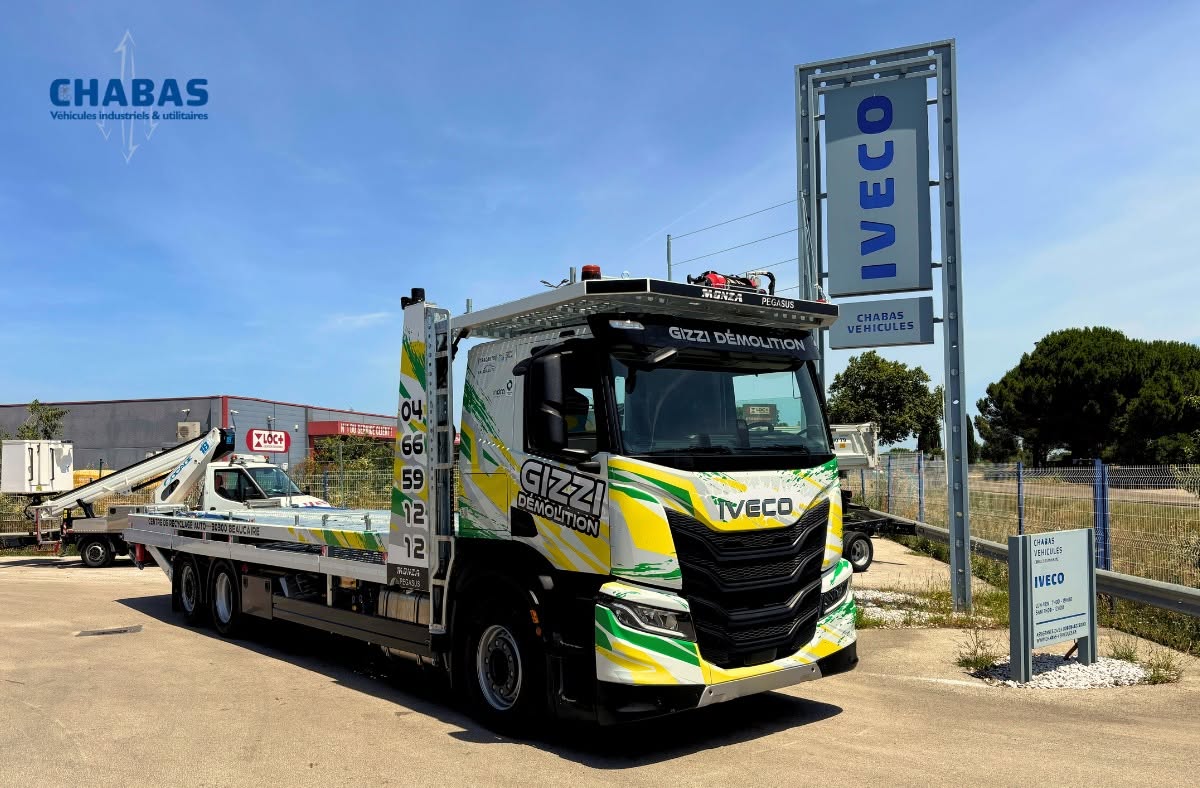 Livraison GIZZI DÉMOLITION porte-voitures avec Châssis 6x2 full pneumatique